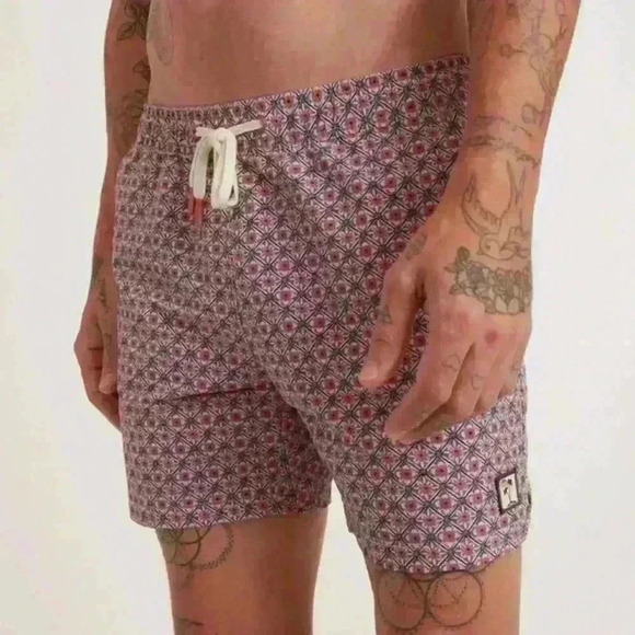 5" Swim Trunk in Faded Rose Geo Print - Picture 2 of 9